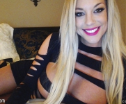 xogisele03_lipsandtits